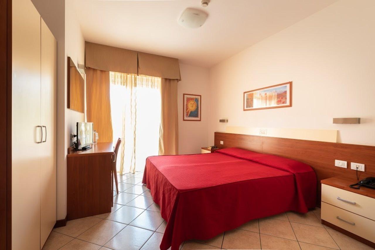 Hotel Sheila Лидо ди Йезоло Екстериор снимка