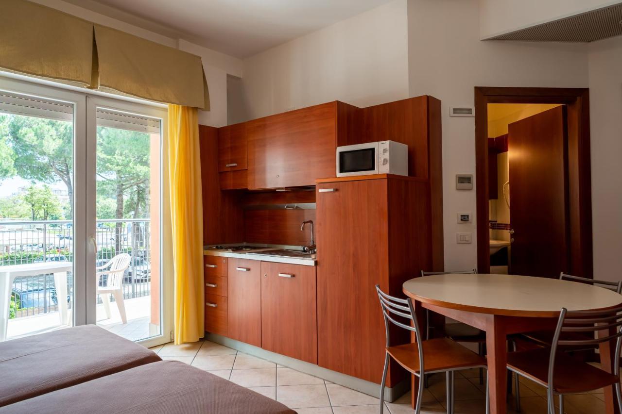 Hotel Sheila Лидо ди Йезоло Екстериор снимка