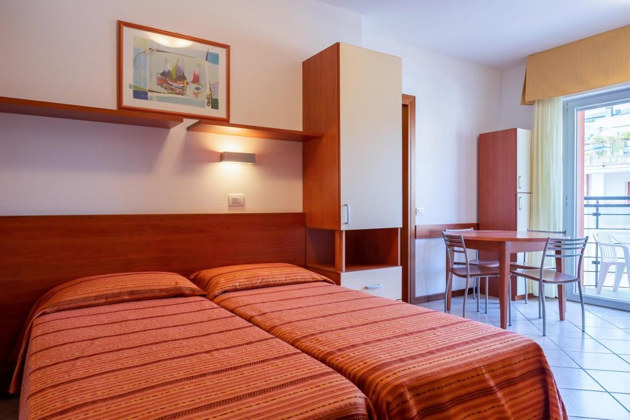 Hotel Sheila Лидо ди Йезоло Екстериор снимка