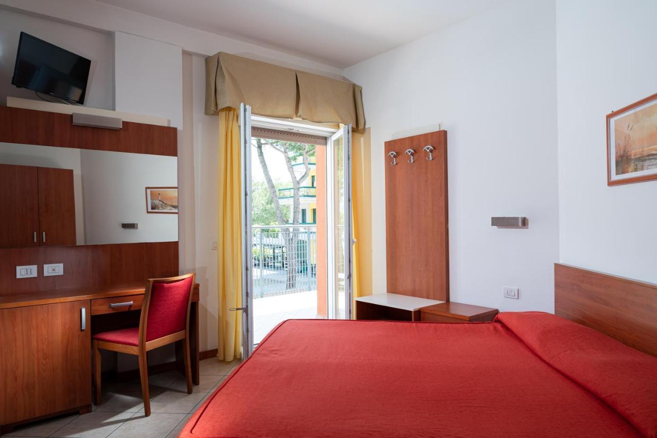 Hotel Sheila Лидо ди Йезоло Екстериор снимка