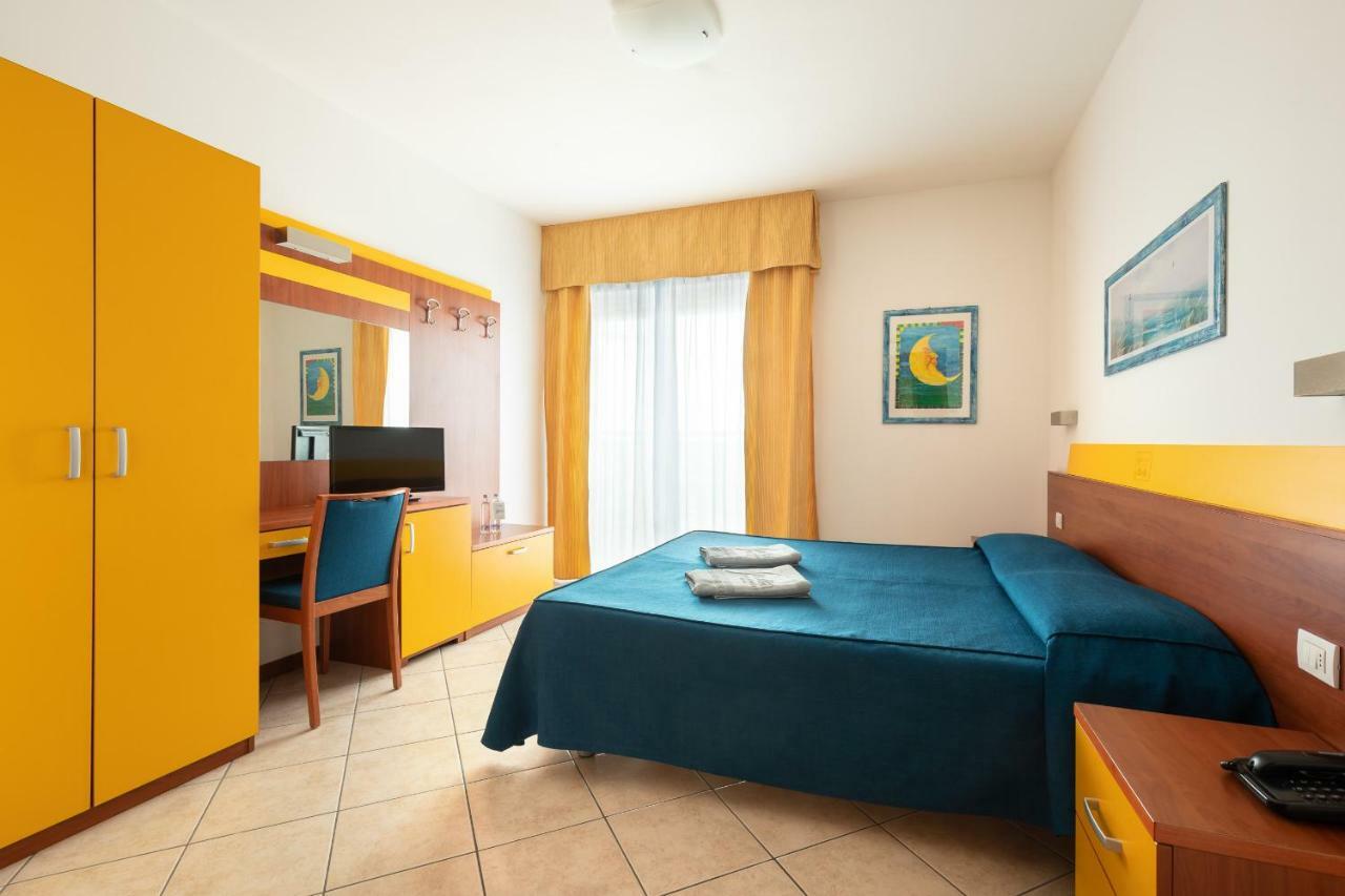 Hotel Sheila Лидо ди Йезоло Екстериор снимка