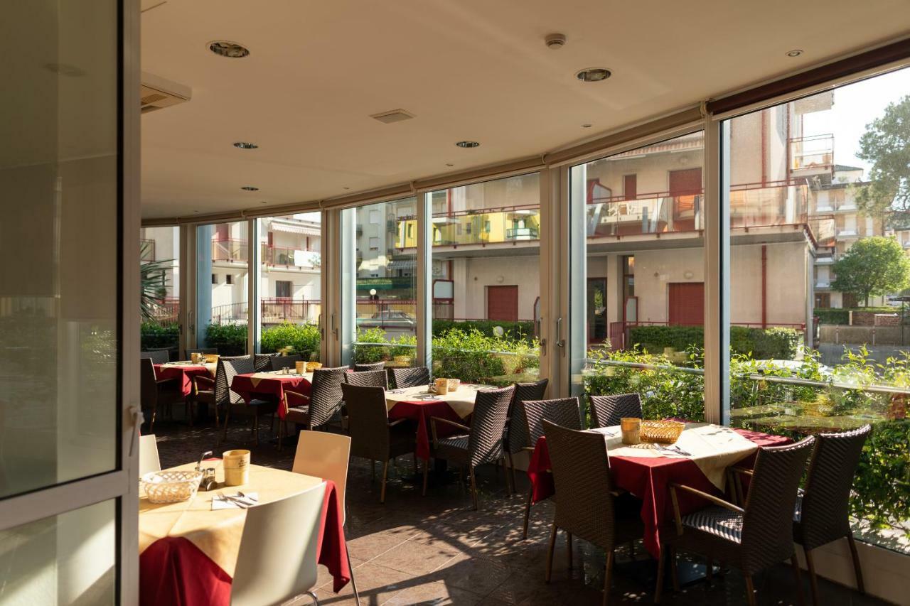 Hotel Sheila Лидо ди Йезоло Екстериор снимка